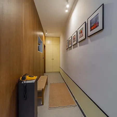 Chic New Ivolola Yu Modern Design Gem アパート ベオグラード