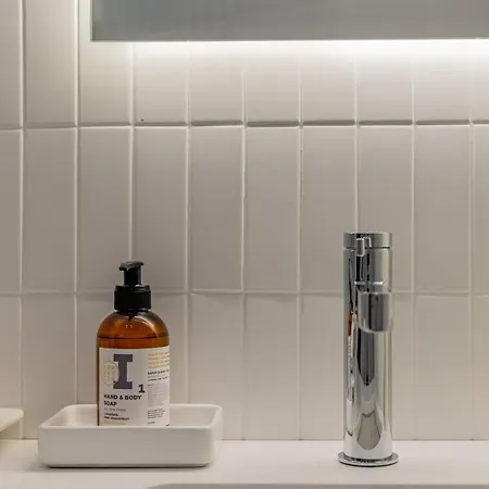 Chic New Ivolola Yu Modern Design Gem Belgrad