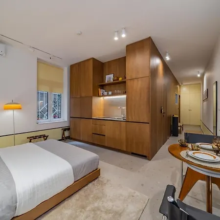 Chic New Ivolola Yu Modern Design Gem * ベオグラード