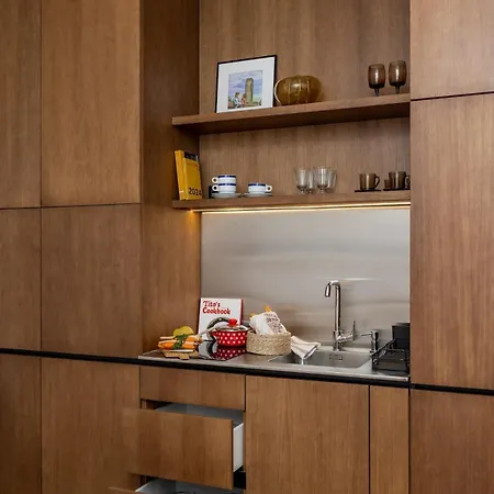 Chic New Ivolola Yu Modern Design Gem * ベオグラード